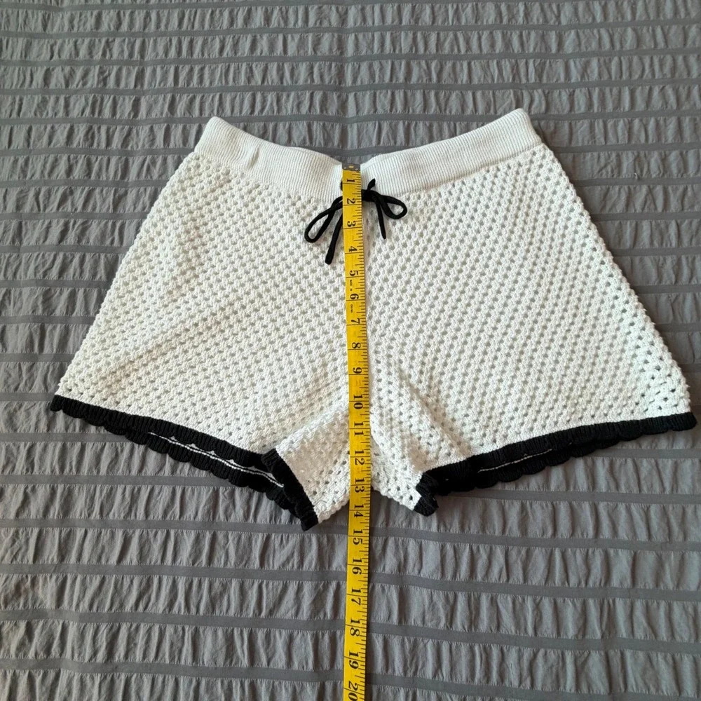 Gap Women Crochet Knit Shorts White Black Scalloped Hem Drawstring Size M NEW